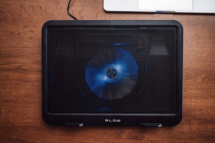 PODSTAWKA PODKŁADKA CHŁODZĄCA POD LAPTOPA LED USB STABILNA CICHA SOLIDNA