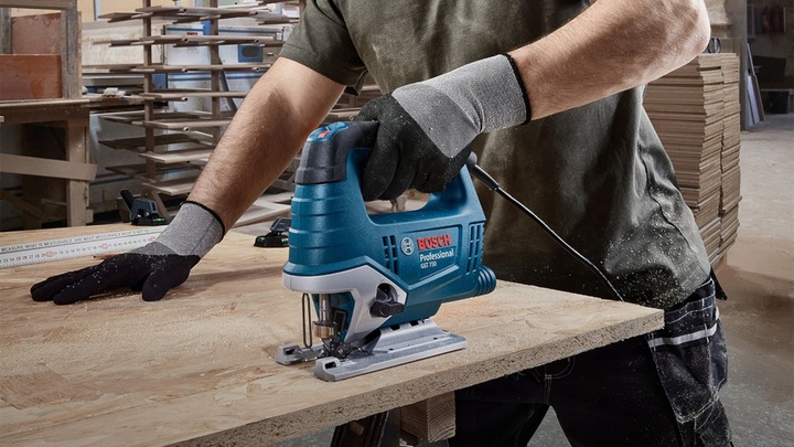 WYRZYNARKA 520W GST 750 BOSCH + WALIZKA