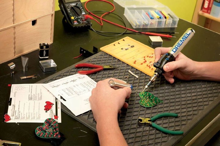 LUTOWNICA GAZOWA PALNIK VERSATIP 2000-7 DREMEL + OSPRZĘT