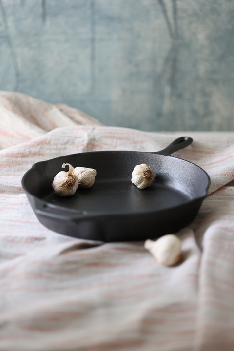 PATELNIA ŻELIWNA DUŻA 31cm INDUKCJA OGNISKO GRILL GAZ TALERZ ŻELIWNY