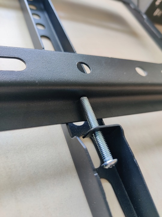 Uchwyt do telewizora TV ścienny wieszak 26-65 cali VESA 45Kg KOŁKI ŚRUBY