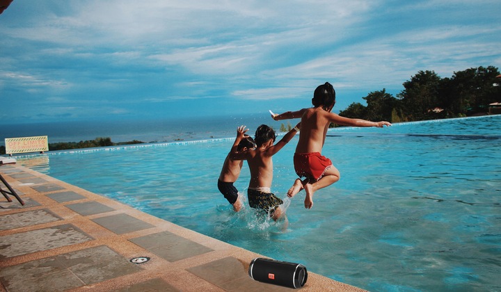 GŁOŚNIK BLUETOOTH USB SD AUX PRZENOŚNY BEZPRZEWODOWY RADIO FM WIEŻA