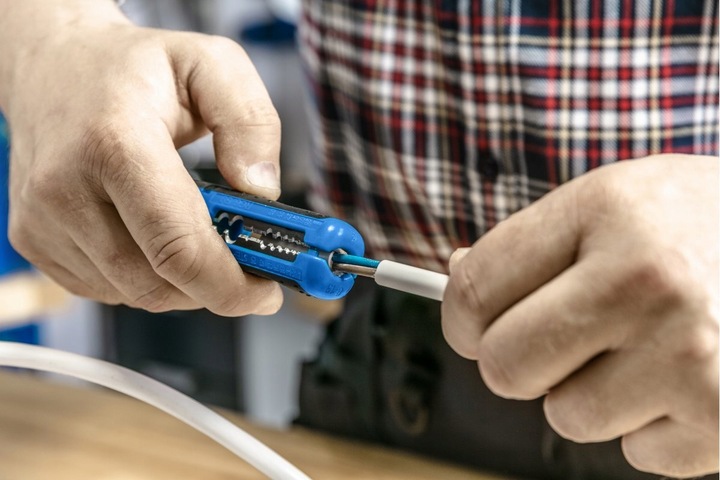 HOGERT UNIWERSALNY NÓŻ do ŚCIĄGANIA izolacji KABLI PRZEWODÓW 0,5-6mm2 RG6