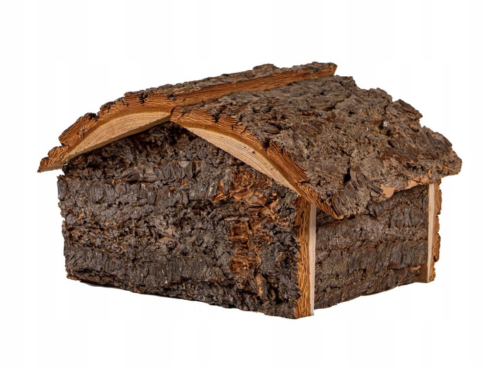 Domek dom schronienie drewniany dla jeża budka lęgowa legowisko