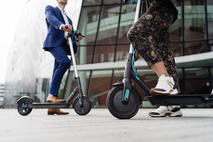 Hulajnoga Elektryczna Motus Scooty 10 Lite 2022 700W Lekka 3 biegi