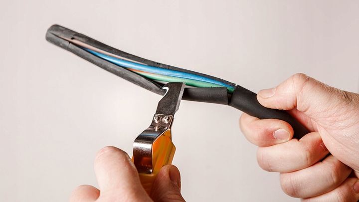 Ściągacz izolacji przewodów kabli z hakiem nóż 8 - 28 mm2 NEO 01-547