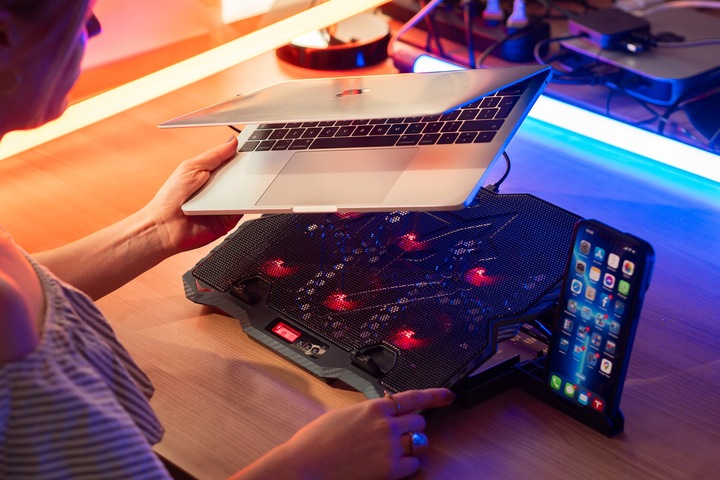 PODSTAWKA PODKŁADKA CHŁODZĄCA POD LAPTOPA 15,6' GAMINGOWA DUŻA LED HUB USB