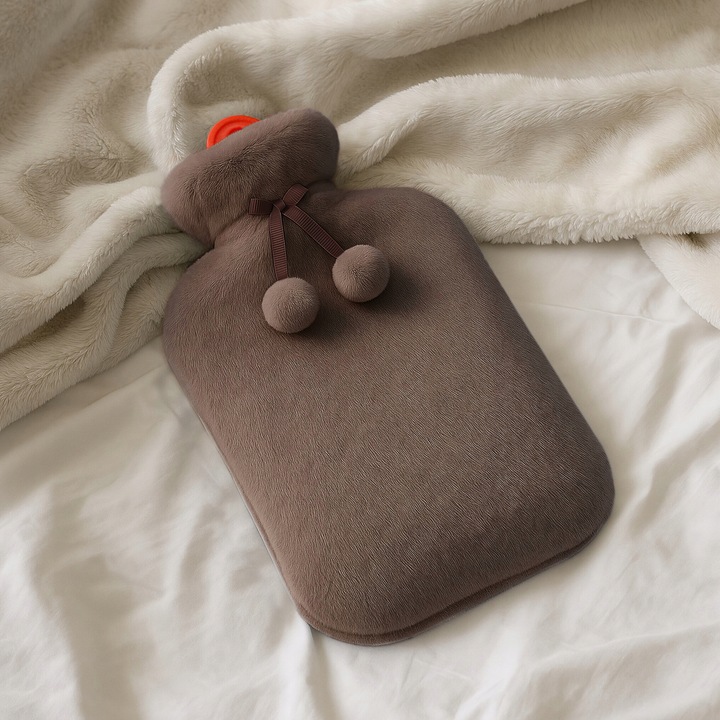 Gumowy termofor duży na wodę w miękkim pluszowym pokrowcu 2l kolor brązowy