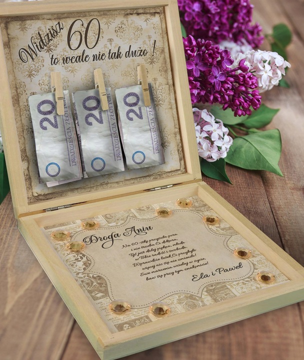 PREZENT NA 60 URODZINY PUDEŁKO Z ŻYCZENIAMI