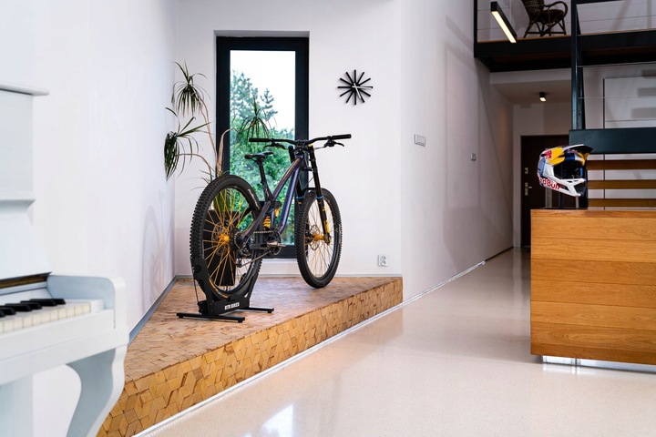 STOJAK ROWEROWY WIESZAK UCHWYT RTR BIKES BRUTUS