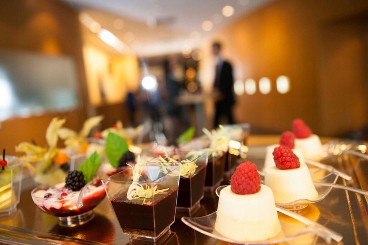 POJEMNIKI PUCHARKI KWADRATOWE DO DESERÓW KUBKI SŁODKI STÓŁ BUFET 60ML