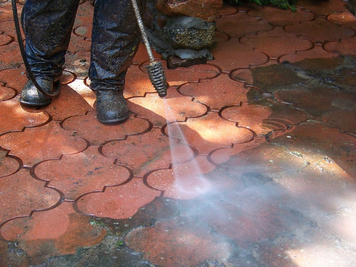 PŁYN DO MYCIA KOSTKI BRUKOWEJ PLANDEK ELEWACJI Z PLAM OLEJU 5L SKUTECZNY