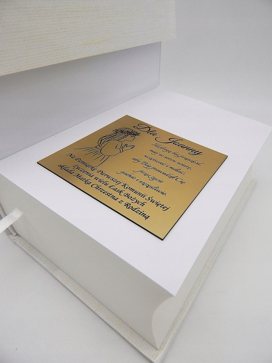PISMO ŚWIĘTE NA KOMUNIĘ BIBLIA Z GRAWEREM PAMIĄTKA PIERWSZEJ KOMUNII CHRZTU