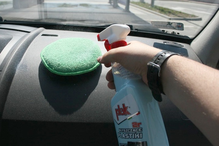 PLAK 2R do konserwacji plastikow wew. samochodu 750ml atomizer z woskiem ca