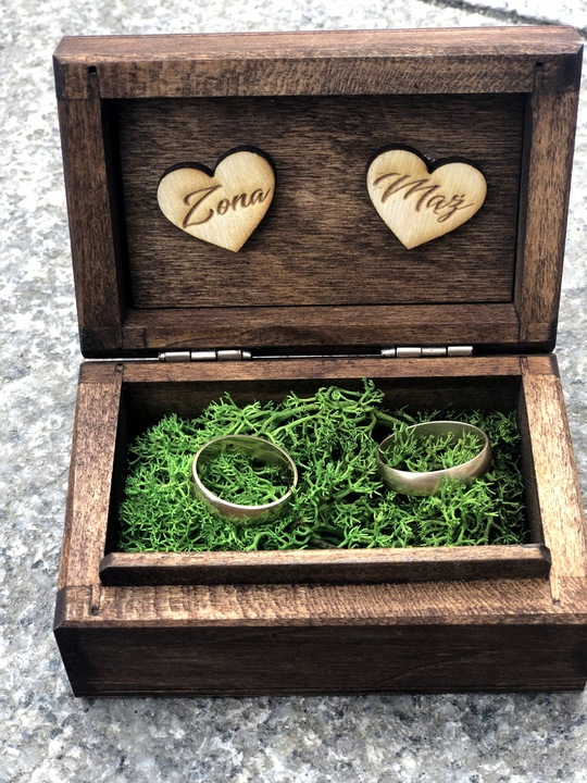DREWNIANE PUDEŁKO NA OBRĄCZKI BRĄZOWE MECH ŚLUB