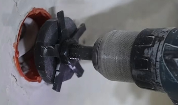 OTWORNICA DO SKRAWANIA PUSZEK PODTYNKOWYCH