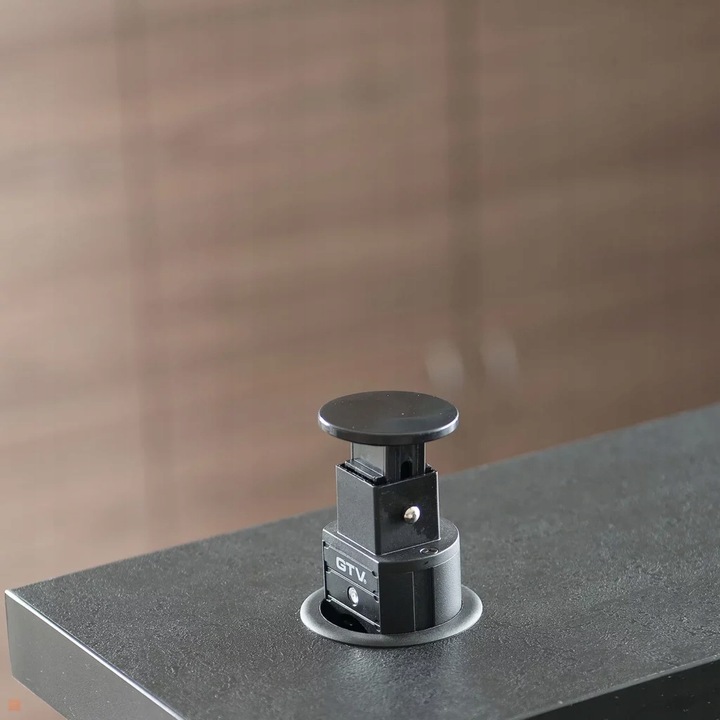 GNIAZDO POTRÓJNE CHOWANE W BLAT NABLATOWE GNIAZDKO