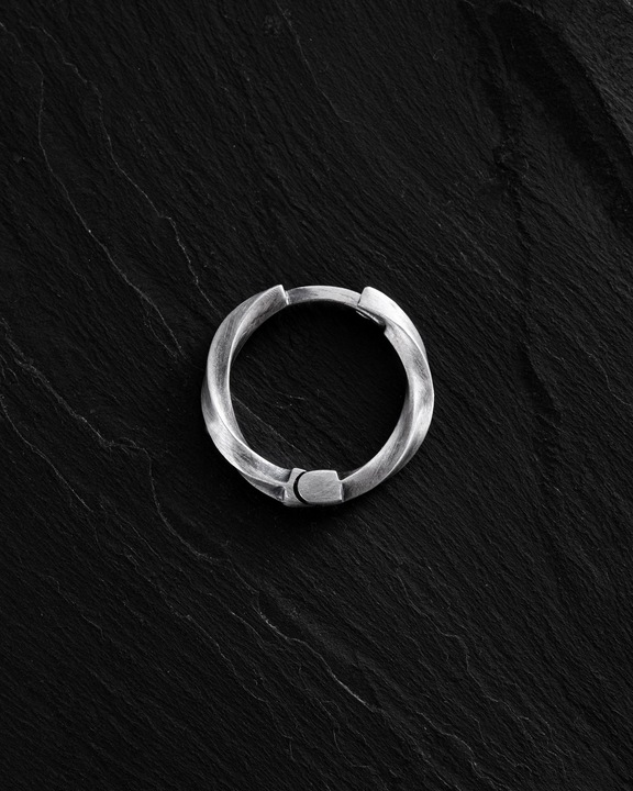 Srebrny kolczyk-kółko THE SPIRAL OF TIME