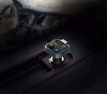 Transmiter samochodowy Transmiter Bluetooth FM Ładowarka 3xUSB Adapter