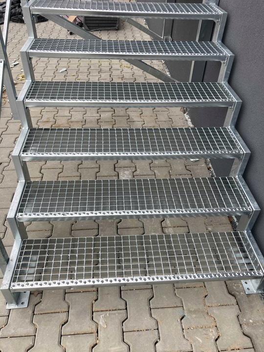 Stopnie WEMA 800x270 mm | ocynkowane | 30x2 mm | stopień metalowy,