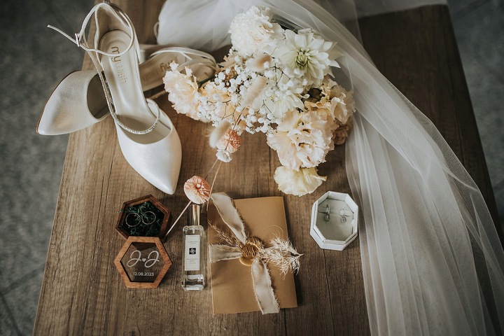 Pudełko, szkatułka na obrączki heksagon z inicjałami, grawerowane, na ślub