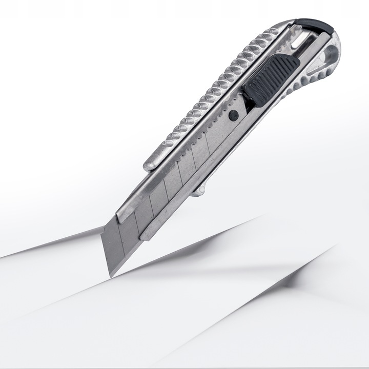 NÓŻ METALOWY NOŻYK TAPECIAK WYSUWANY Z OSTRZAMI OSTRZEM ŁAMANYM DO