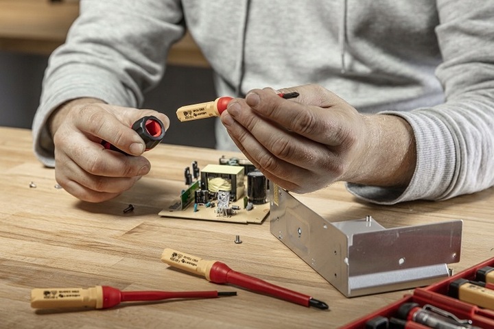 HOGERT WKRĘTAKI ŚRUBOKRĘTY DLA ELEKTRYKÓW 1000V 8e