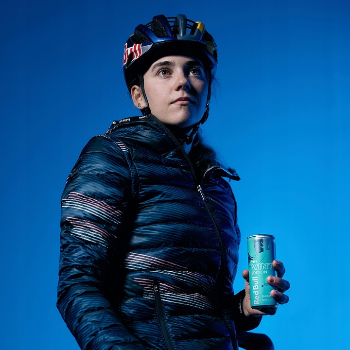 RED BULL Napój Energetyczny Ice Edition waniliowa jagoda 12x250 ml ZESTAW