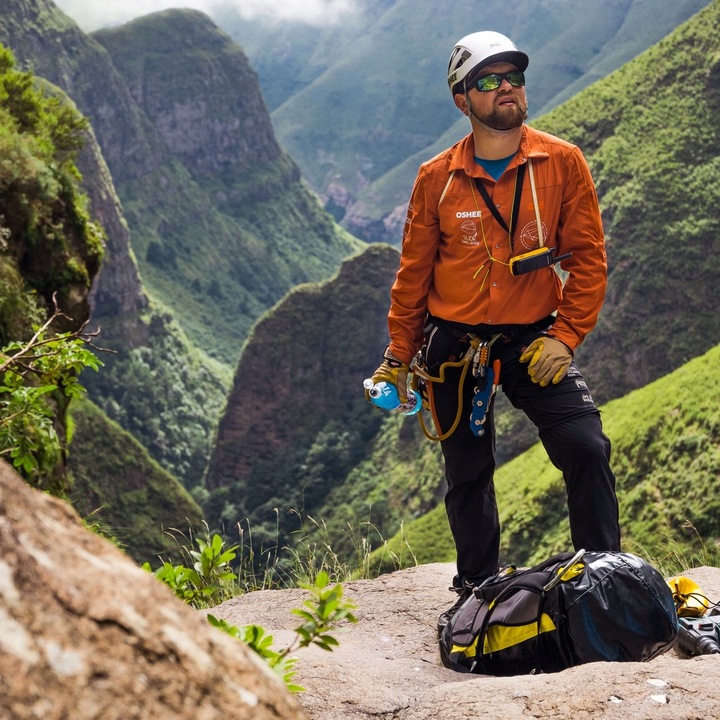 12x Napój OSHEE Isotonic Drink wieloowocowy 750 ml