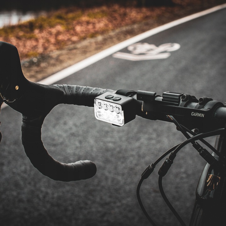 LAMPKA ROWEROWA PRZÓD 8xLED MOCNA JASNA 900LM OŚWIETLENIE ROWER USB-C VAYOX