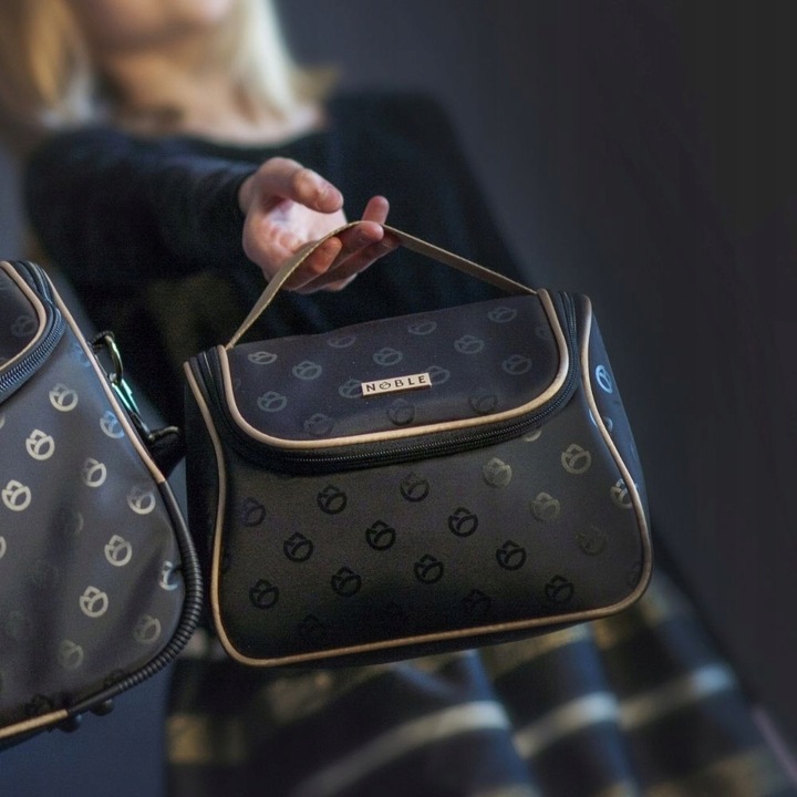 Kosmetyczka Damska Na Kosmetyki Średni Kuferek Podróżny Czarny NOBLE