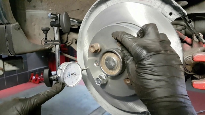 CZUJNIK ZEGAROWY + STATYW MAGNETYCZNY DO MIERZENIA BICIA W WALIZCE