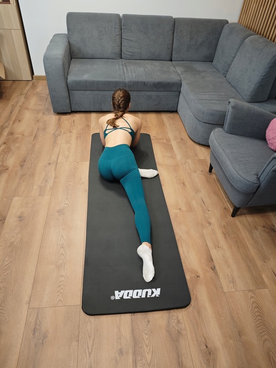 Mata do ćwiczeń jogi gimnastyczna karimata gruba czarna 1,5CM / 15MM NBR