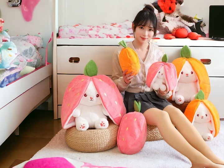 Maskotka Króliczek W TRUSKAWCE RÓŻOWY KRÓLIK ZAJĄC PLUSZAK MIŚ 2w1 40cm