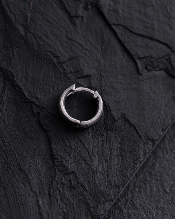 Srebrny kolczyk THE HOOP