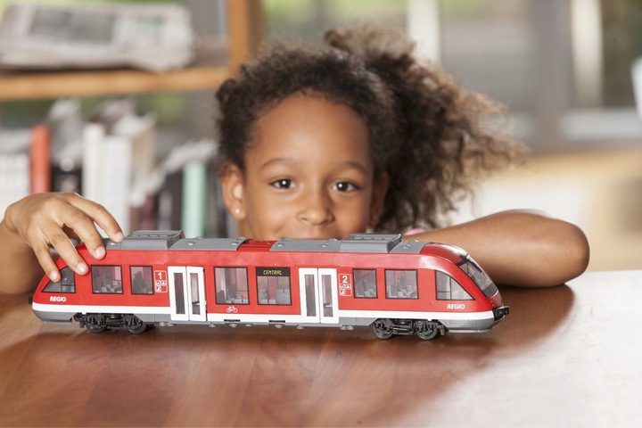 WIELKI POCIĄG MIEJSKI SZYBKI TRAMWAJ KOLEJKA OTWIERANE DRZWI POJAZD 45 CM