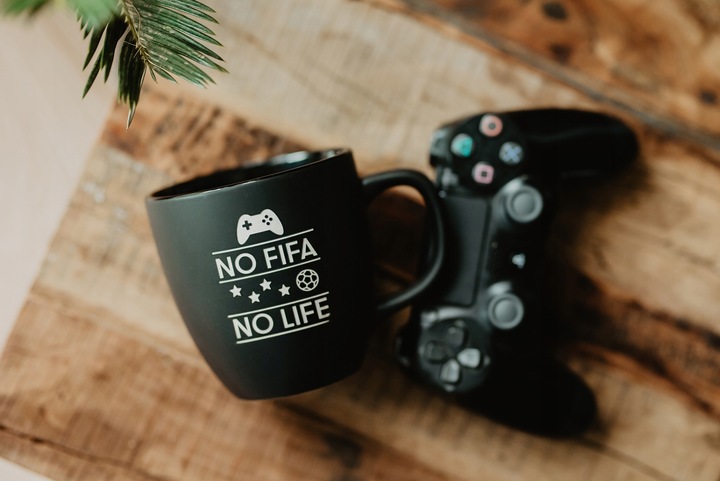 B.DUŻY KUBEK CZARNY MATOWY Z WŁASNYM NADRUKIEM DO KAWY NA PREZENT