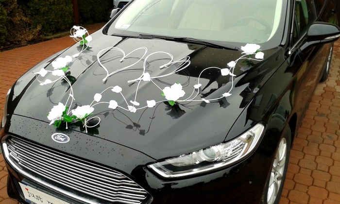 Dekoracja samochodu ozdoby na auto do ślubu płatki