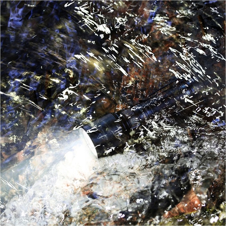 Latarka diodowa Fenix C7 3000lm 470m USB-C + Akumulator + Dodatki