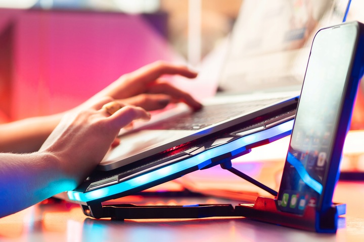 PODSTAWKA PODKŁADKA CHŁODZĄCA POD LAPTOPA REGULOWANA 9-17'' LED RGB 2x USB