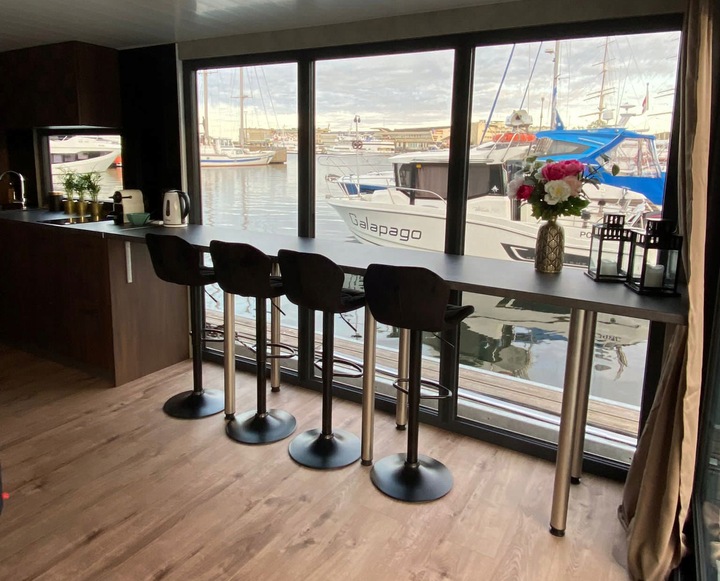 KRZESŁO BAROWE OBROTOWE REGULOWANE PIKOWANE HOKER WELUROWY CZARNY