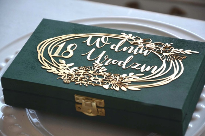 Pudełko na Pieniądze Prezent na 18 urodziny OSIEMNASTKA CZARNE BIAŁE