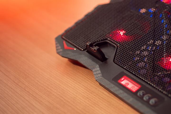 PODSTAWKA PODKŁADKA CHŁODZĄCA POD LAPTOPA 15,6' GAMINGOWA DUŻA LED HUB USB