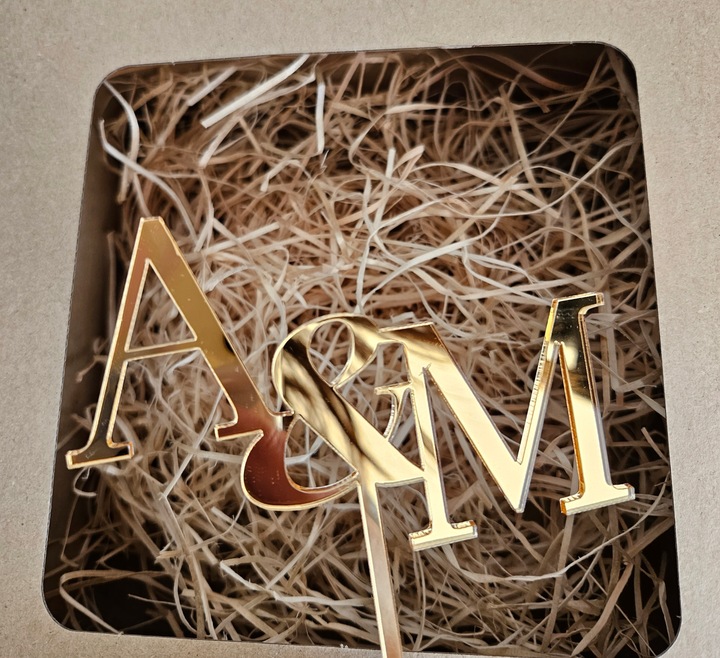 TOPPER TOPER PARY MŁODEJ INICJAŁY na tort ślubny ZŁOTY LUSTRZANY PLEXI