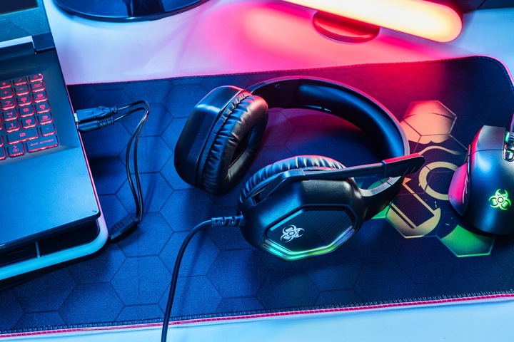 SŁUCHAWKI GAMINGOWE NASZUSZNE Z MIKROFONEM PRZEWODOWE RGB DLA GRACZY JACK