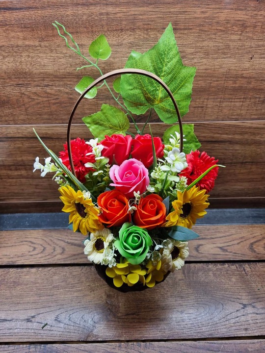 Bukiet kosz upominkowy kwiaty mydlane PACHNĄCE