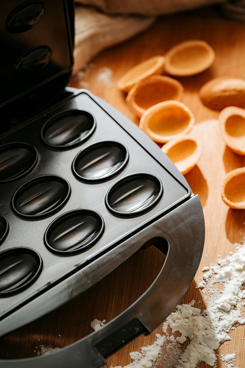 OPIEKACZ DO ORZESZKÓW CIASTEK Forma 12 sztuk 1200W Powłoka