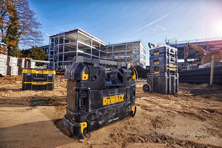Radio budowlane Bluetooth TSTAK DEWALT DWST1-81078 z funkcją ładowarki