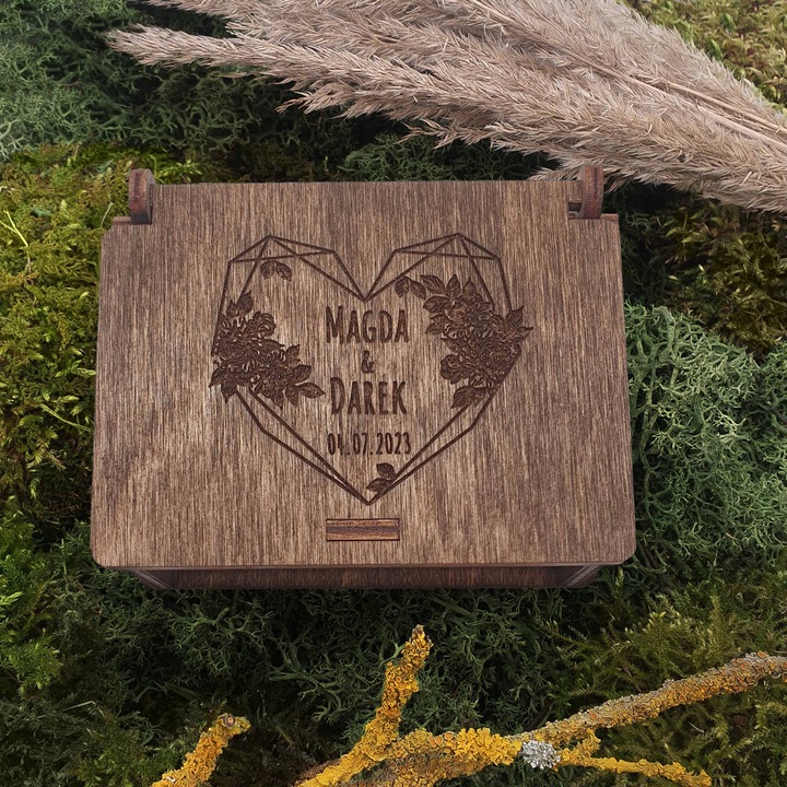 Pendrive 32gb3.0 + drewniane pudełko + GRAWER