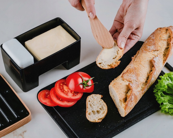 PRACTIC INTELIGENTNA MASELNICZKA WODNA Z POKRYWA POJEMNIK NA MASŁO CZARNA